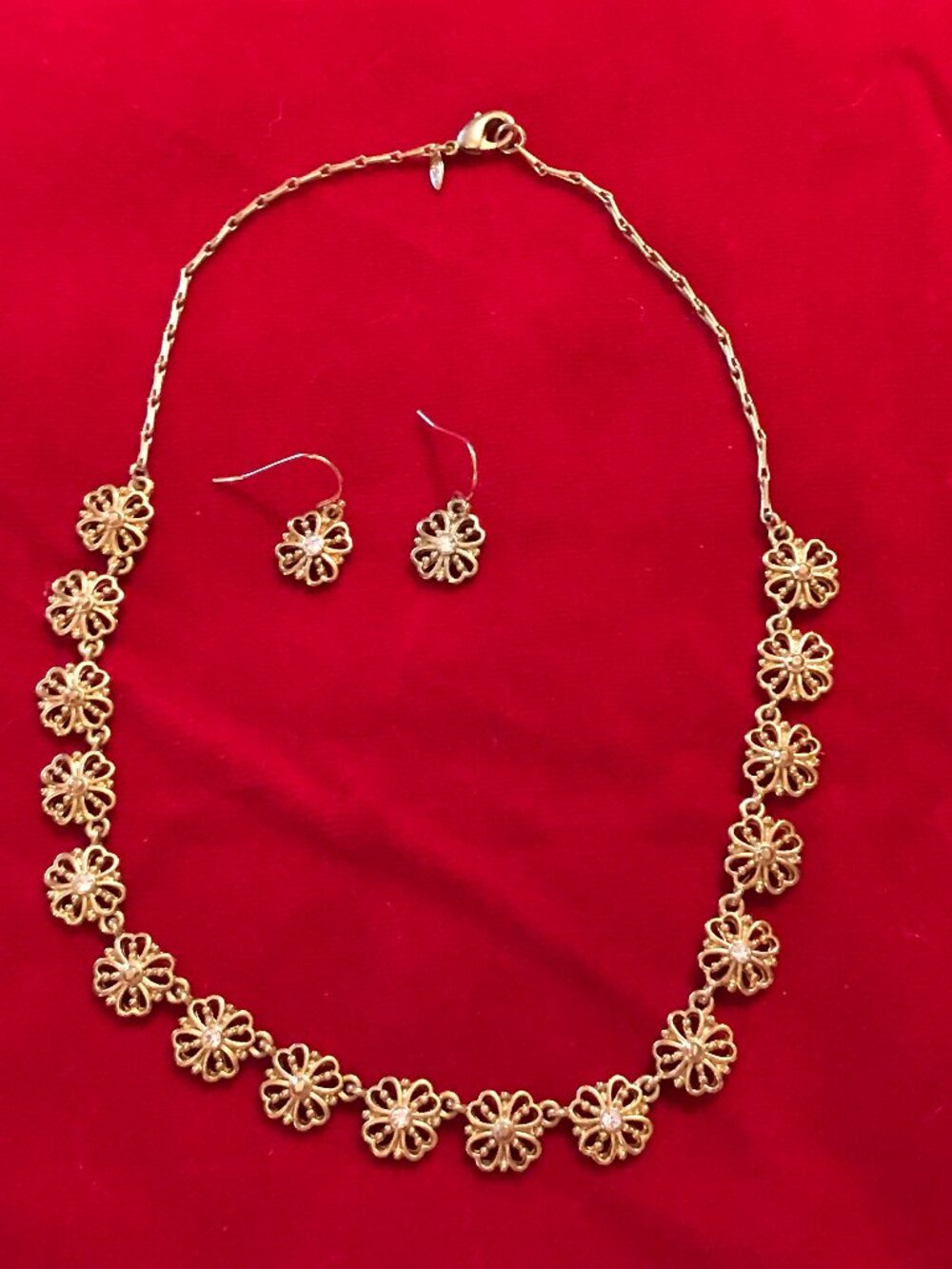 Vintage Avon Gold Tone Floral Clover and Rhinestone Necklace with Earrings